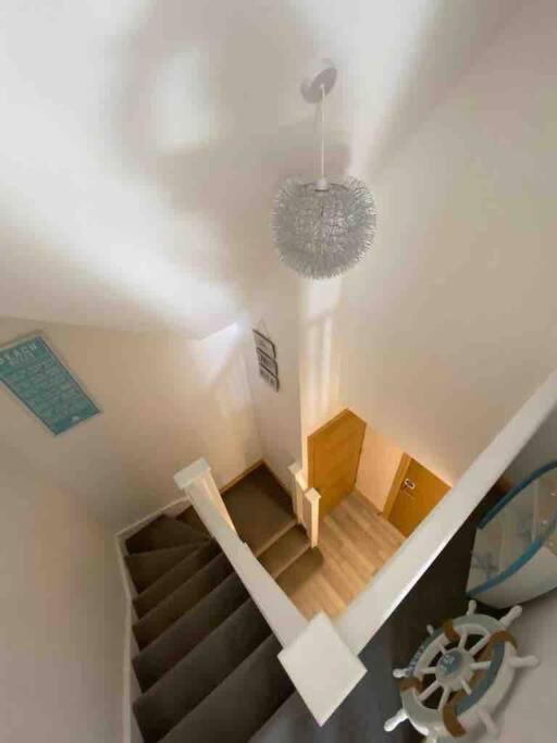 Large, Newly Renovated, Three Bedroom Town Centre Split Level Apartment With Free Parking, Sleeps Seven - Walking Distance To Beach Bournemouth Esterno foto