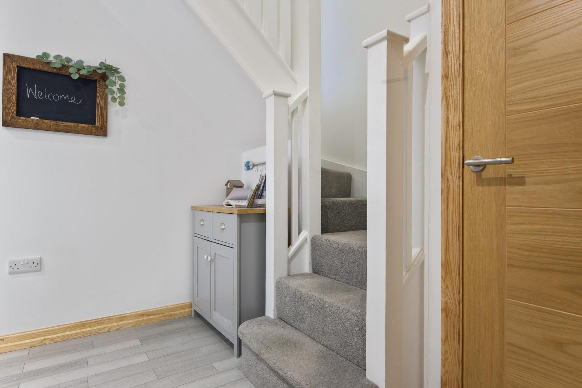 Large, Newly Renovated, Three Bedroom Town Centre Split Level Apartment With Free Parking, Sleeps Seven - Walking Distance To Beach Bournemouth Esterno foto