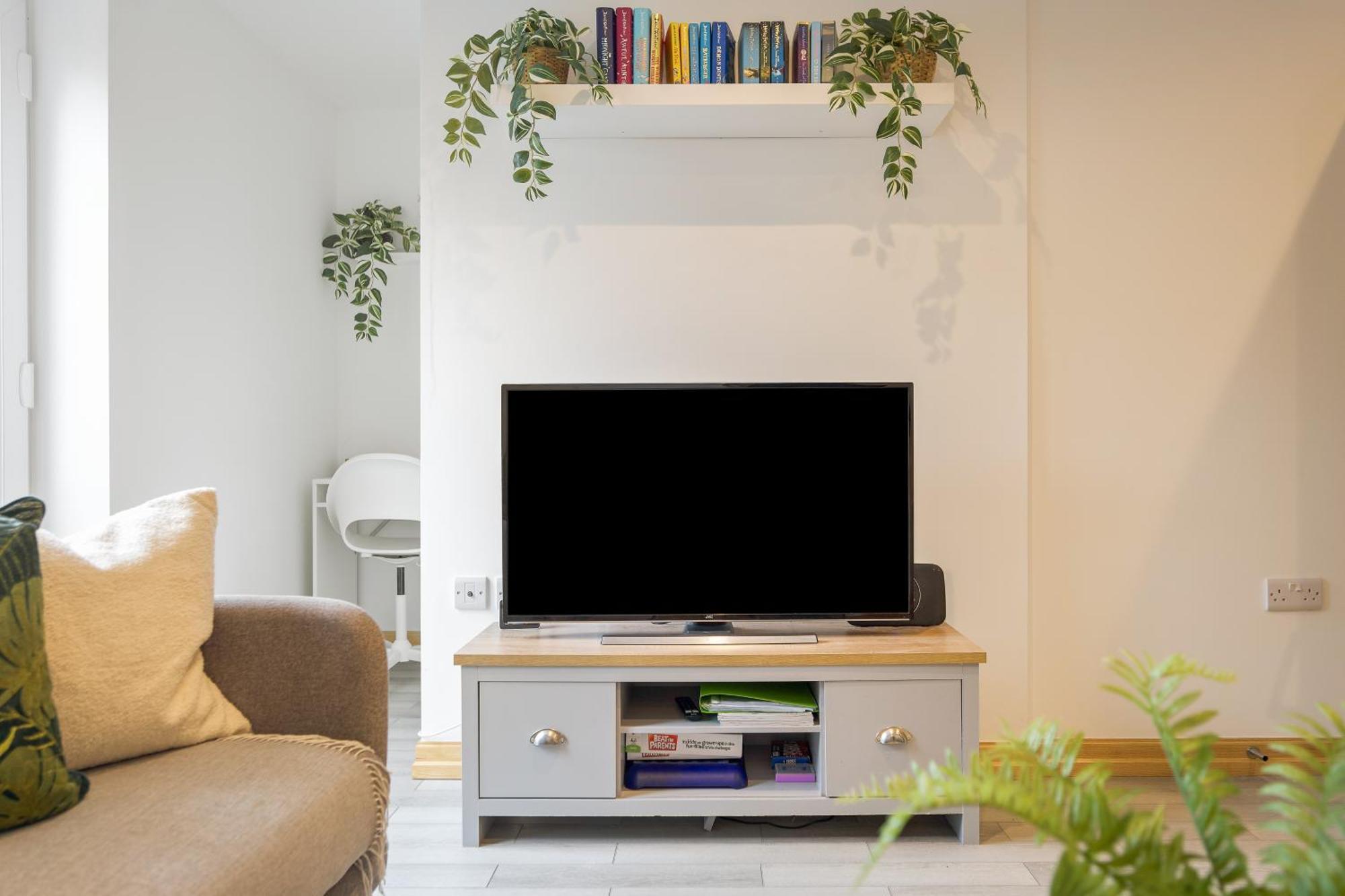Large, Newly Renovated, Three Bedroom Town Centre Split Level Apartment With Free Parking, Sleeps Seven - Walking Distance To Beach Bournemouth Esterno foto